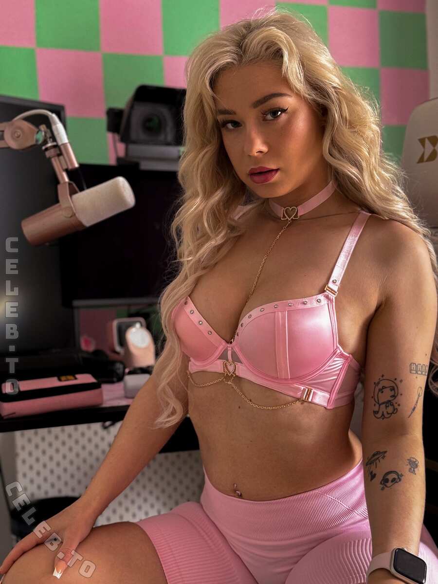 Akkcess nude photo 10