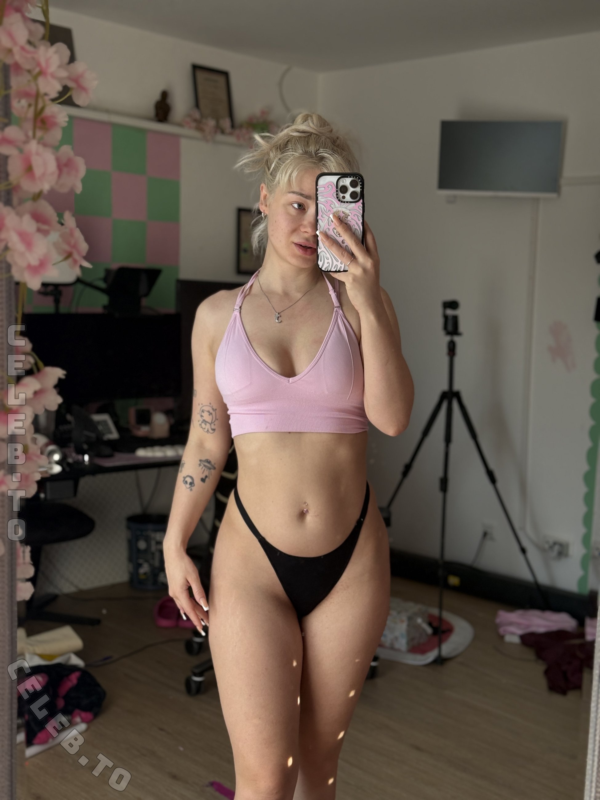 Akkcess nude photo 13