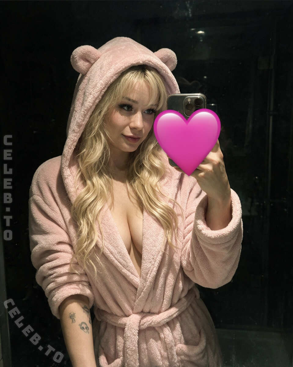 Akkcess nude photo 1
