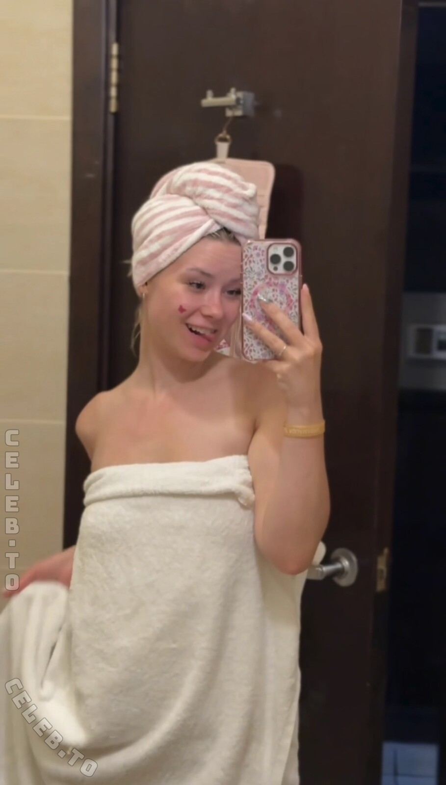 Akkcess nude photo 3
