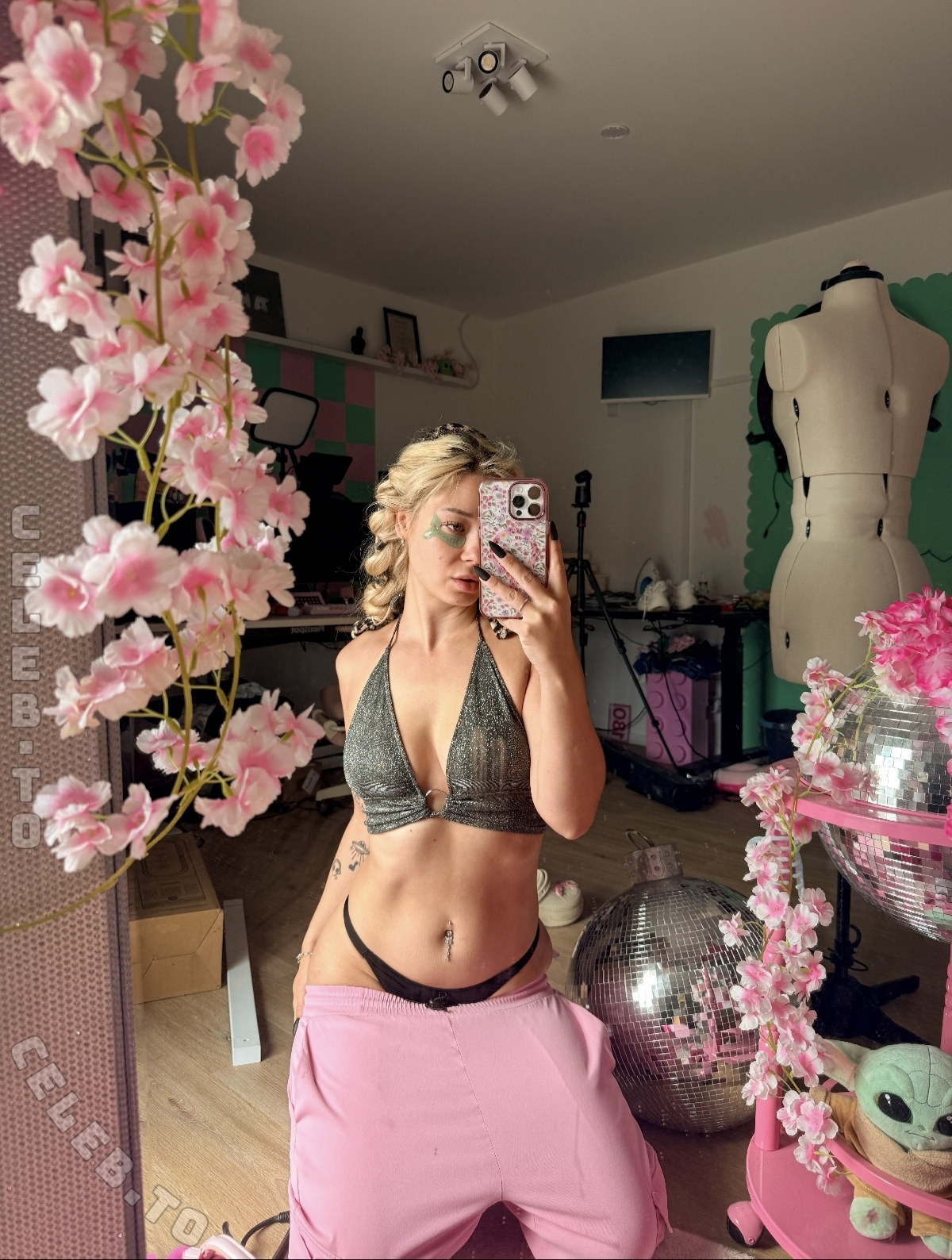 Akkcess nude photo 2