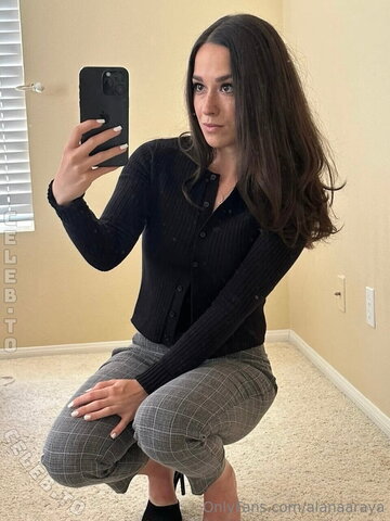 Alana Araya nude photo 26