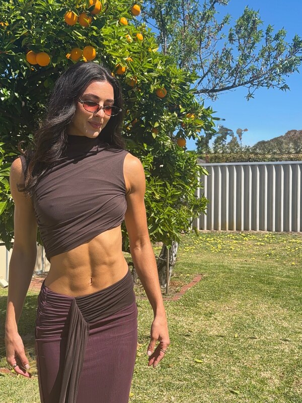 Alanah Yukich nude photo 4
