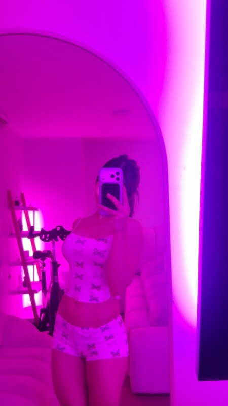 Alanalarana nude photo 1