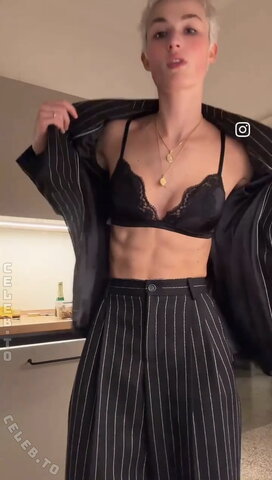aleandrafrerk / ale4ndra nude photo 10