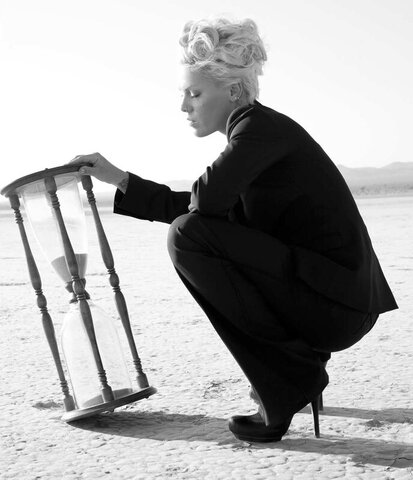 Alecia Beth Moore nude photo 6