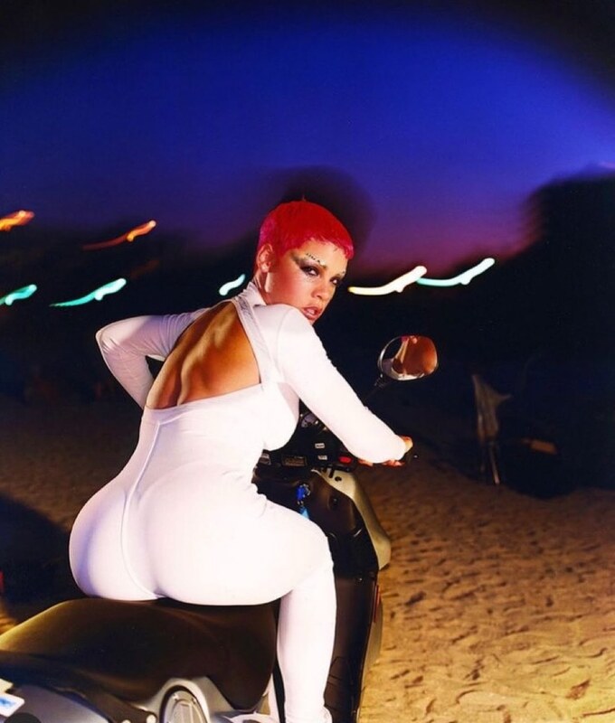 Alecia Beth Moore nude photo 8