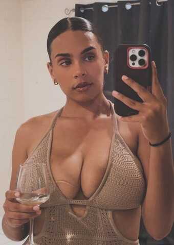 Aleighagloriamay nude photo 4