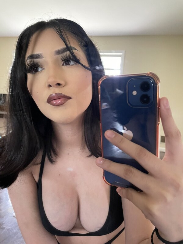 Alejandra nude photo 2