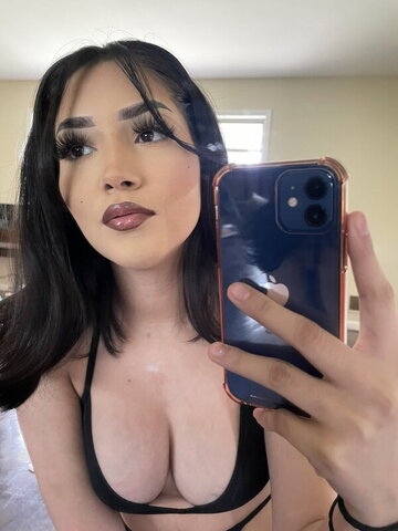 Alejandra nude photo 5