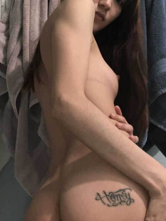 Alejandra nude photo 4
