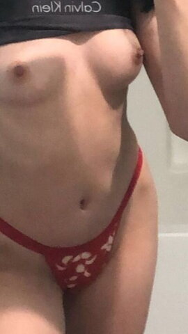 Alejandra nude photo 2