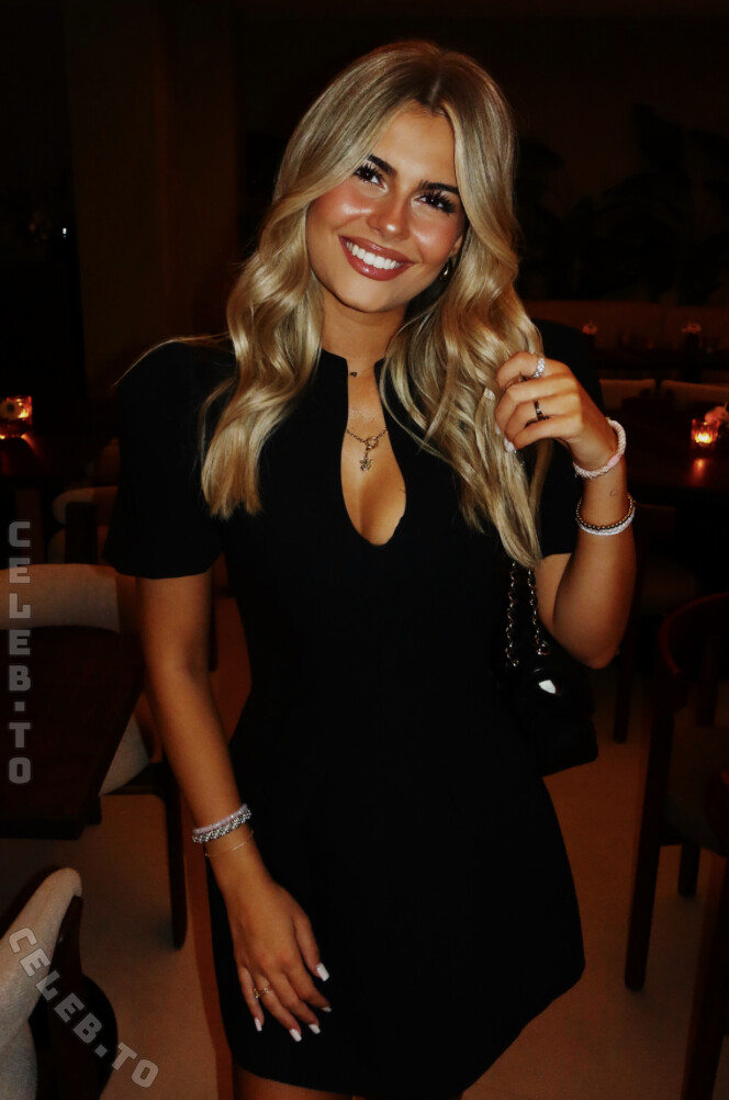 Alenamlr nude photo 3