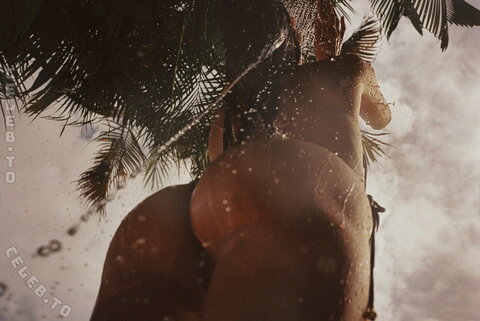 Alessandra Ambrosio nude