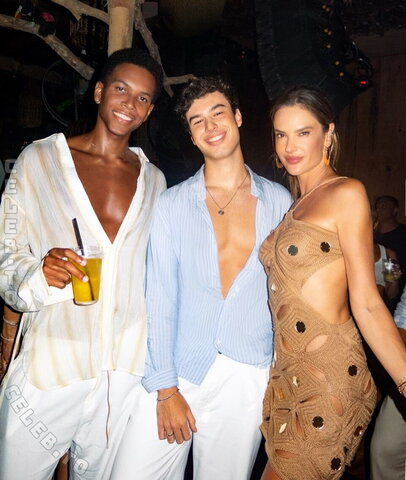 Alessandra Ambrosio nude photo 192