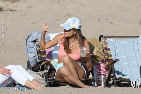 Alessandra Ambrosio nude photo 284