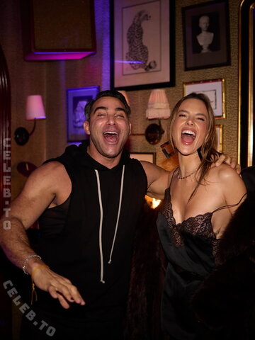 Alessandra Ambrosio nude photo 524