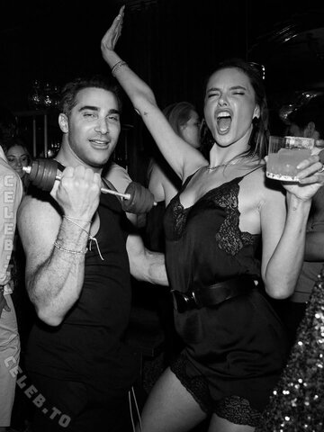 Alessandra Ambrosio nude