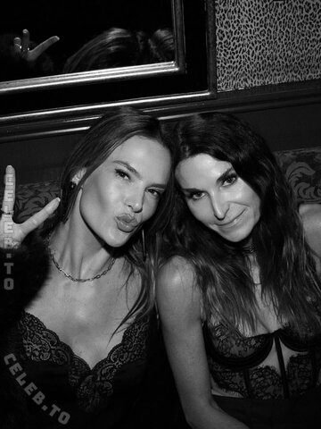 Alessandra Ambrosio nude