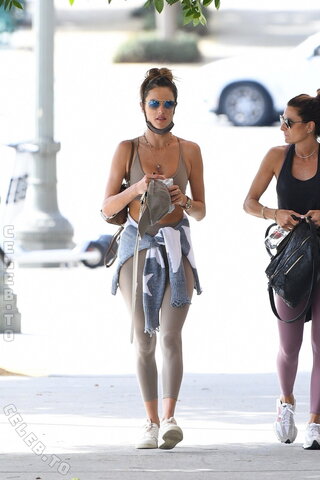 Alessandra Ambrosio nude