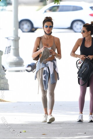 Alessandra Ambrosio nude