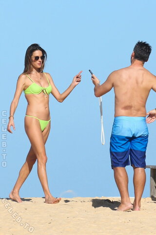 Alessandra Ambrosio nude photo 619