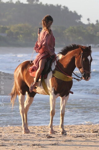 Alessandra Ambrosio nude photo 688