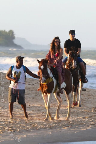 Alessandra Ambrosio nude photo 698