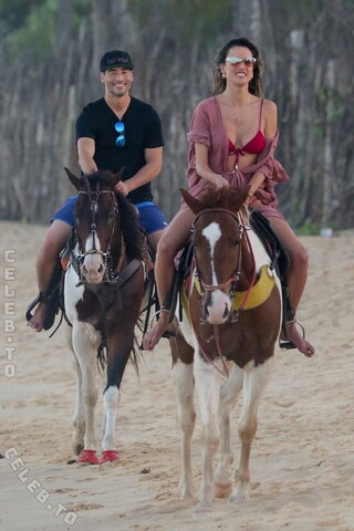 Alessandra Ambrosio nude photo 705