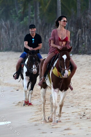 Alessandra Ambrosio nude photo 706