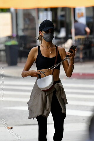 Alessandra Ambrosio nude