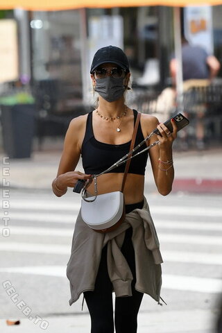 Alessandra Ambrosio nude