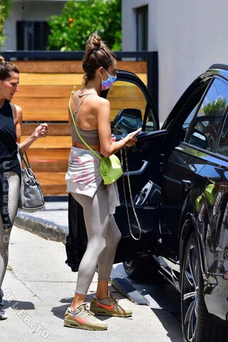 Alessandra Ambrosio nude