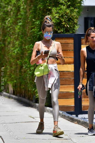 Alessandra Ambrosio nude