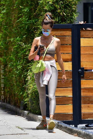 Alessandra Ambrosio nude