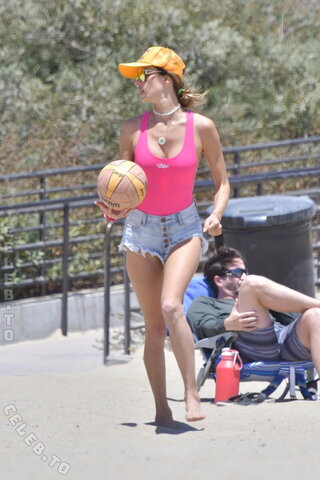 Alessandra Ambrosio nude