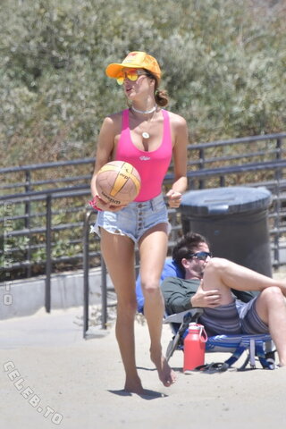 Alessandra Ambrosio nude