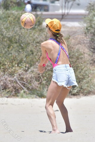 Alessandra Ambrosio nude