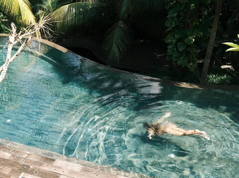 Alessandra Ambrosio nude