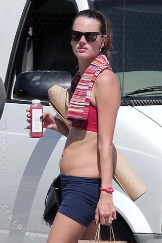 Alessandra Ambrosio nude