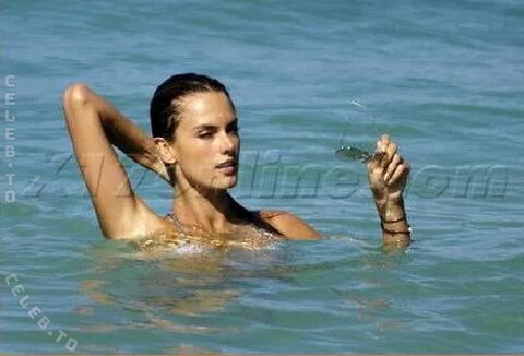 Alessandra Ambrosio photo 4