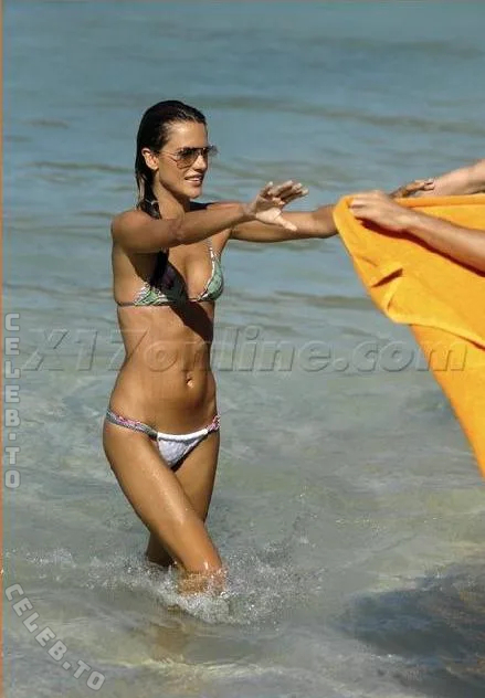 Alessandra Ambrosio nude photo 5