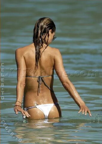 Alessandra Ambrosio nude photo 10