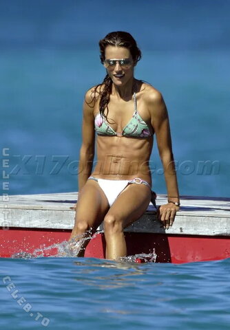 Alessandra Ambrosio nude photo 7
