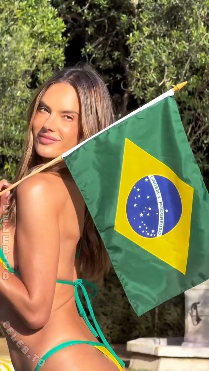 Alessandra Ambrosio nude photo 3
