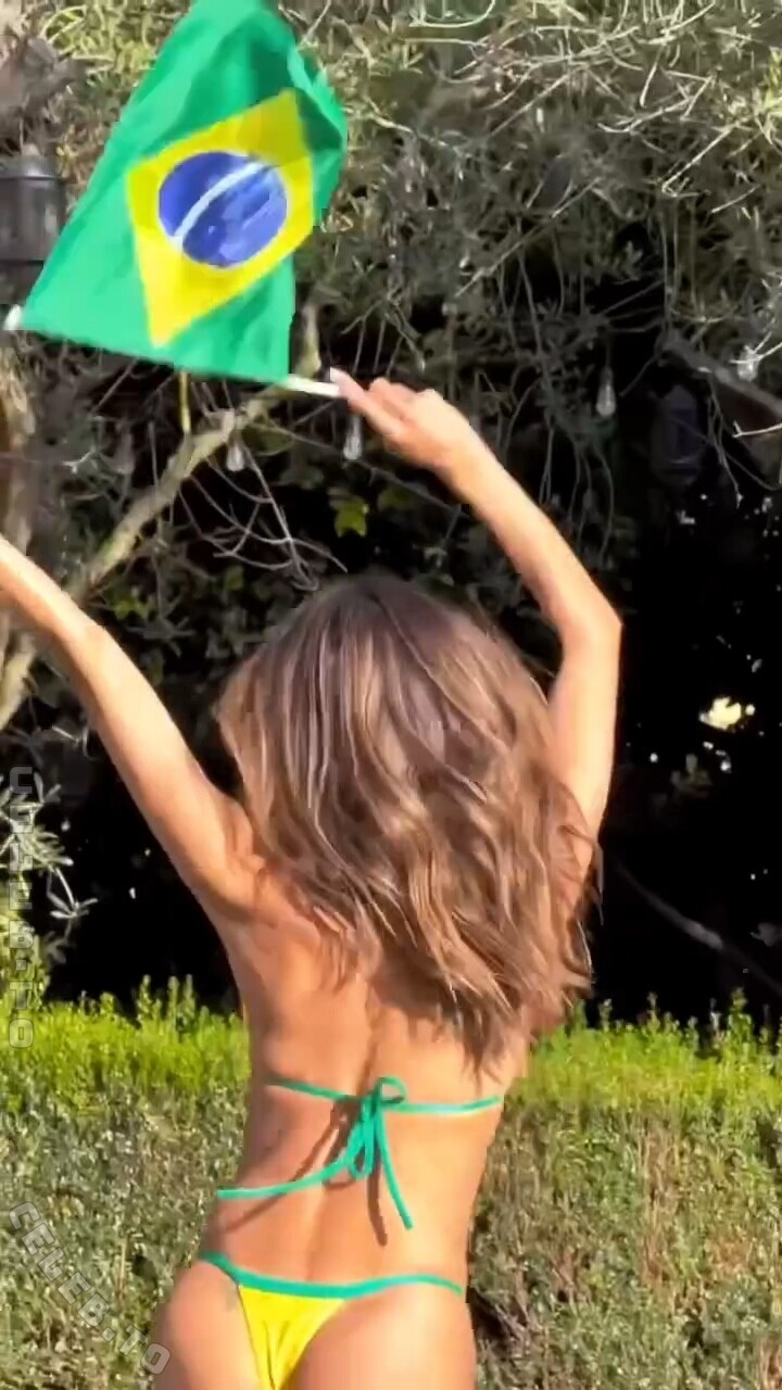 Alessandra Ambrosio nude photo 11