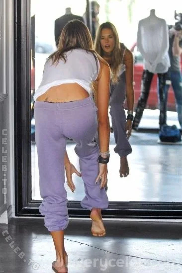 Alessandra Ambrosio nude photo 4