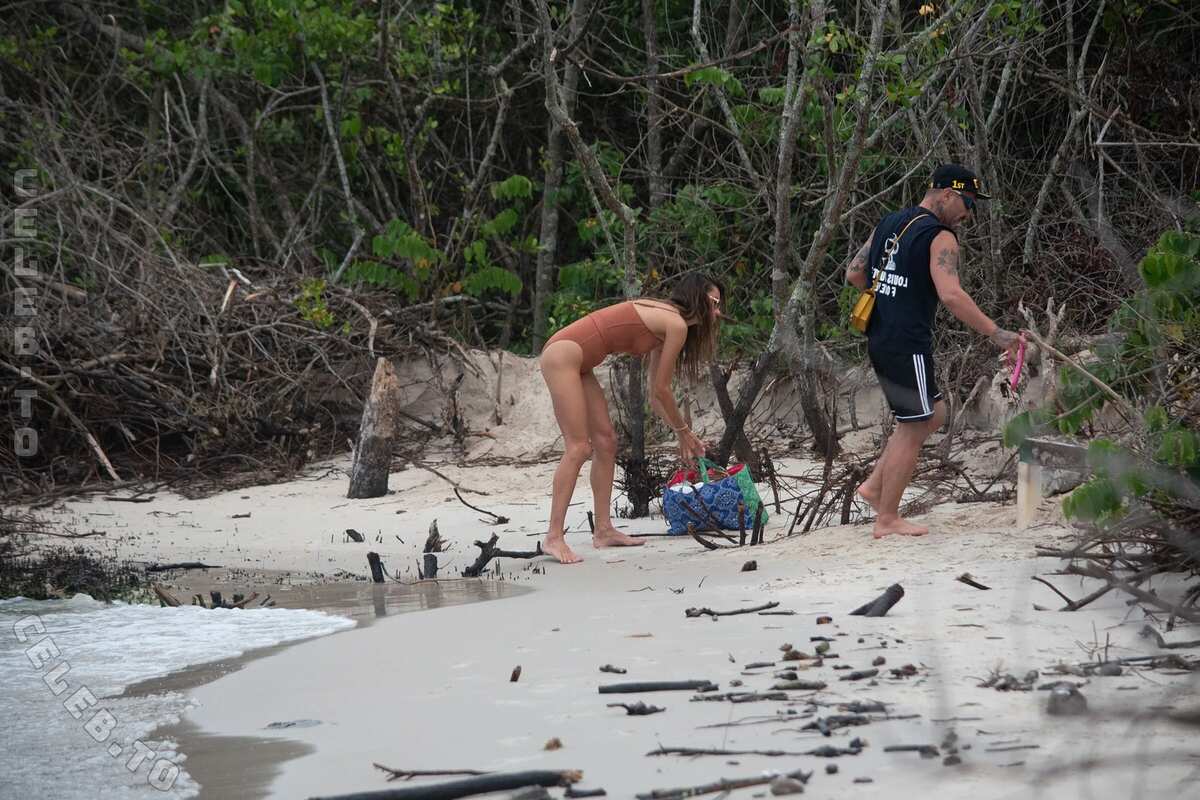 Alessandra Ambrosio nude photo 1