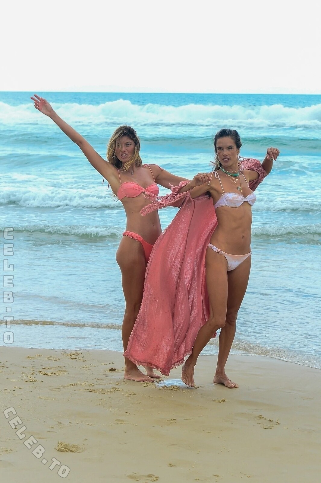 Alessandra Ambrosio nude photo 20