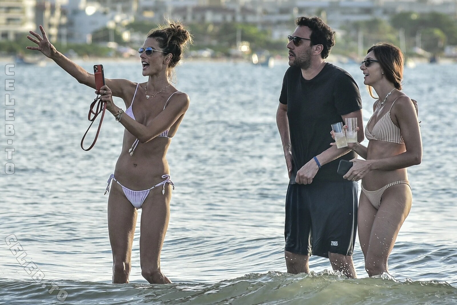 Alessandra Ambrosio nude photo 13